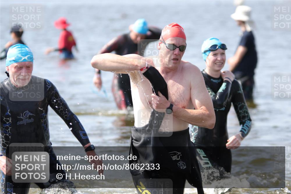 22.06.2025 - Viking Triathlon H.Heesch http://msf.ph/oto/8062333 22.06.2025 10:44:57 Schwimmen 39, 168, 346, 493, 638, 653 meine-sportfotos.de