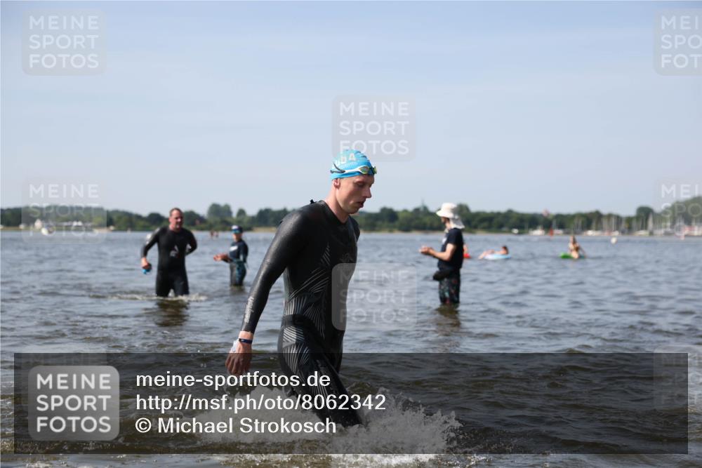 22.06.2025 - Viking Triathlon Michael Strokosch http://msf.ph/oto/8062342 22.06.2025 10:28:01 Schwimmen 14, 90, 178, 196, 289, 367, 401, 534, 616 meine-sportfotos.de