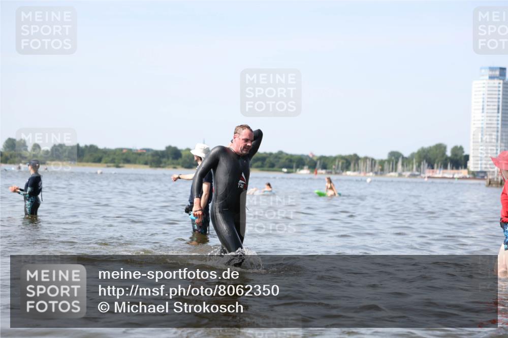 22.06.2025 - Viking Triathlon Michael Strokosch http://msf.ph/oto/8062350 22.06.2025 10:28:06 Schwimmen 14, 90, 178, 196, 289, 367, 401, 616 meine-sportfotos.de