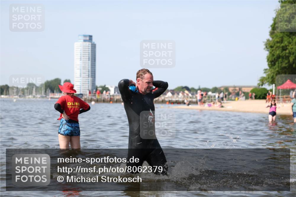 22.06.2025 - Viking Triathlon Michael Strokosch http://msf.ph/oto/8062379 22.06.2025 10:28:09 Schwimmen 14, 178, 196, 367, 401 meine-sportfotos.de