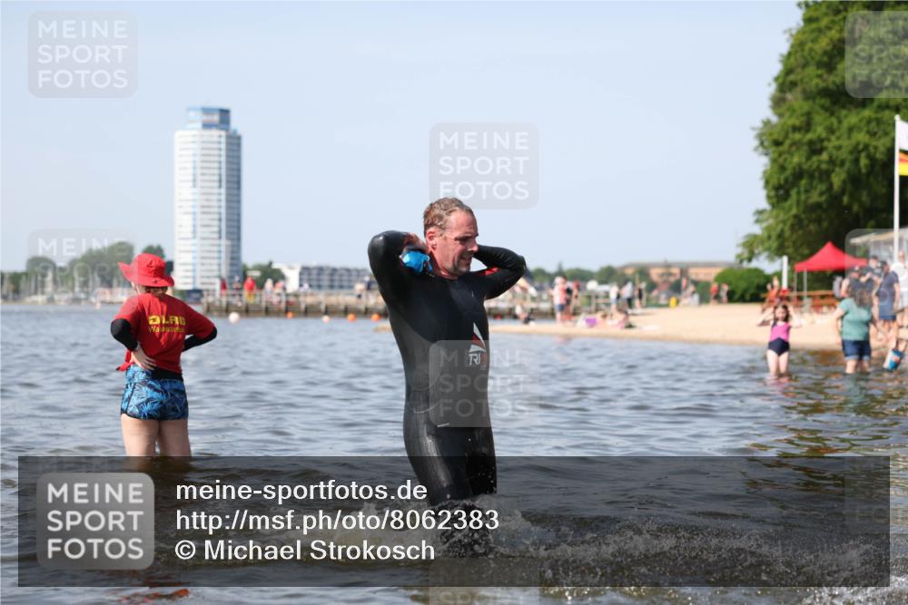 22.06.2025 - Viking Triathlon Michael Strokosch http://msf.ph/oto/8062383 22.06.2025 10:28:09 Schwimmen 14, 178, 196, 367, 401 meine-sportfotos.de
