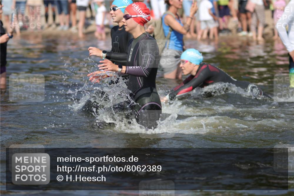 22.06.2025 - Viking Triathlon H.Heesch http://msf.ph/oto/8062389 22.06.2025 10:05:38 Schwimmen 22, 65, 83, 135, 150, 167, 181, 194, 210, 361, 379, 439, 462, 511, 517, 538, 553, 603, 653, 654 meine-sportfotos.de
