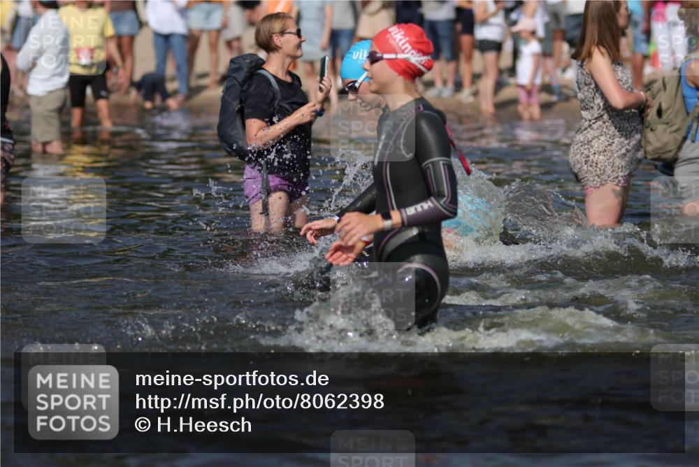 22.06.2025 - Viking Triathlon H.Heesch http://msf.ph/oto/8062398 22.06.2025 10:05:39 Schwimmen 22, 65, 83, 135, 167, 181, 194, 210, 361, 379, 439, 462, 511, 517, 538, 553, 603, 653, 654 meine-sportfotos.de