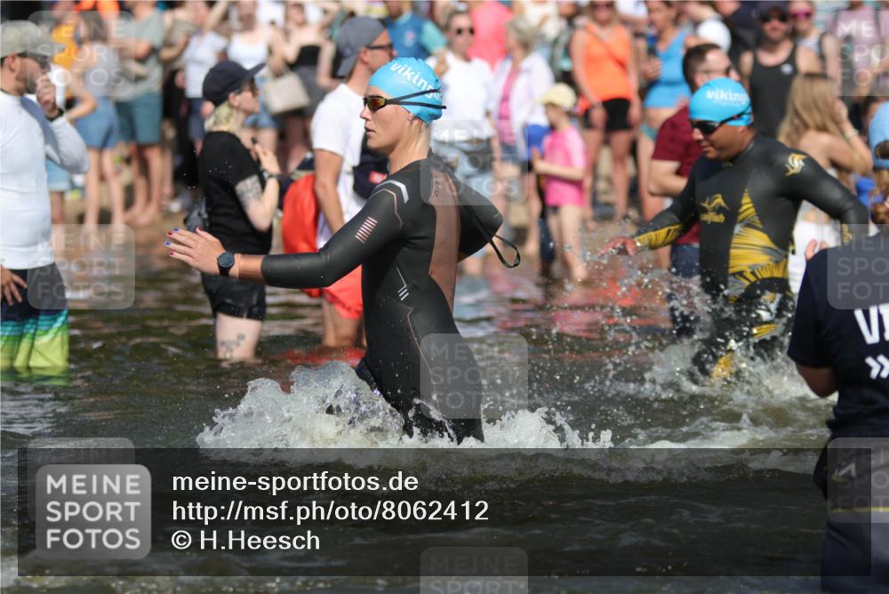 22.06.2025 - Viking Triathlon H.Heesch http://msf.ph/oto/8062412 22.06.2025 10:05:41 Schwimmen 22, 65, 83, 135, 194, 210, 361, 379, 439, 462, 511, 517, 553, 603, 653 meine-sportfotos.de