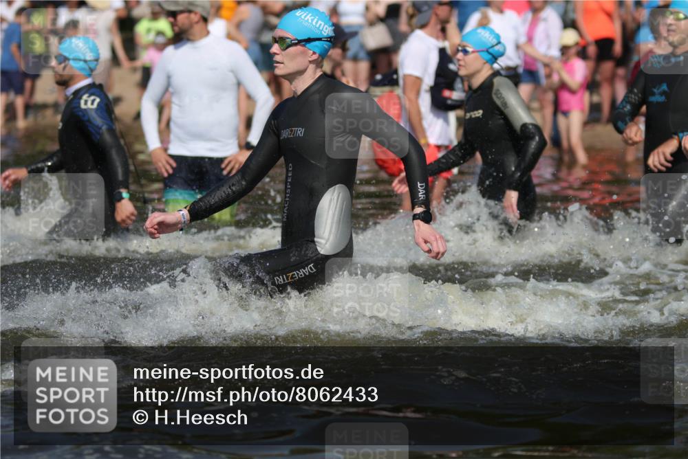 22.06.2025 - Viking Triathlon H.Heesch http://msf.ph/oto/8062433 22.06.2025 10:05:45 Schwimmen 65, 83, 128, 135, 194, 211, 275, 361, 379, 511, 517, 530, 553, 633, 653 meine-sportfotos.de