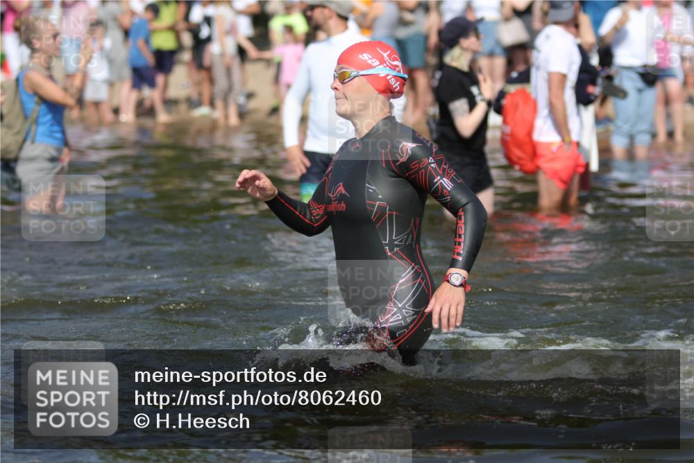 22.06.2025 - Viking Triathlon H.Heesch http://msf.ph/oto/8062460 22.06.2025 10:05:49 Schwimmen 68, 128, 135, 194, 211, 275, 379, 397, 441, 442, 465, 517, 530, 633, 653 meine-sportfotos.de
