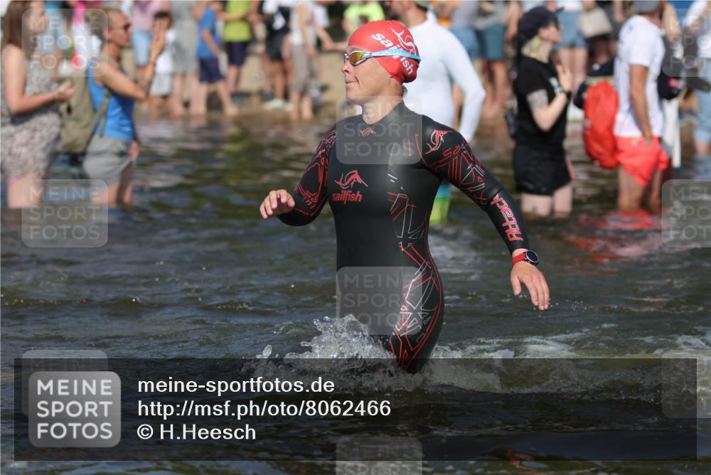 22.06.2025 - Viking Triathlon H.Heesch http://msf.ph/oto/8062466 22.06.2025 10:05:49 Schwimmen 68, 128, 135, 194, 211, 275, 379, 397, 441, 442, 465, 517, 530, 633, 653 meine-sportfotos.de