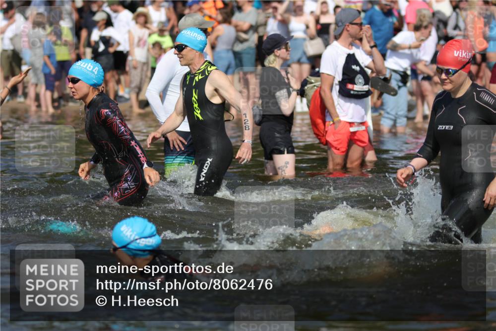 22.06.2025 - Viking Triathlon H.Heesch http://msf.ph/oto/8062476 22.06.2025 10:05:53 Schwimmen 68, 128, 211, 275, 397, 441, 442, 465, 530, 633 meine-sportfotos.de