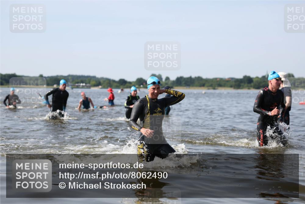 22.06.2025 - Viking Triathlon Michael Strokosch http://msf.ph/oto/8062490 22.06.2025 10:28:45 Schwimmen 15, 258, 301, 368, 414 meine-sportfotos.de