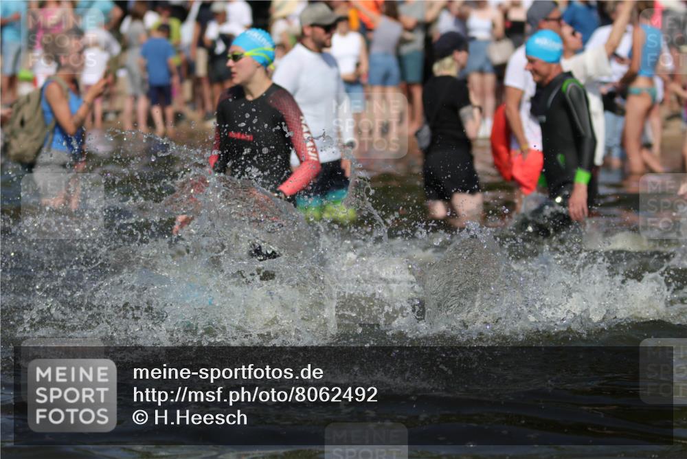 22.06.2025 - Viking Triathlon H.Heesch http://msf.ph/oto/8062492 22.06.2025 10:05:58 Schwimmen 68, 128, 169, 211, 269, 275, 397, 441, 442, 460, 465, 530, 633, 644 meine-sportfotos.de