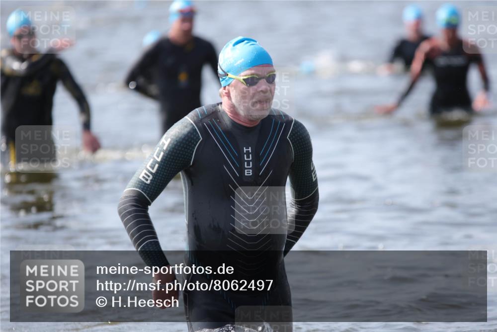 22.06.2025 - Viking Triathlon H.Heesch http://msf.ph/oto/8062497 22.06.2025 10:46:09 Schwimmen 121, 144, 213, 217, 225, 342, 406, 525, 615, 647 meine-sportfotos.de