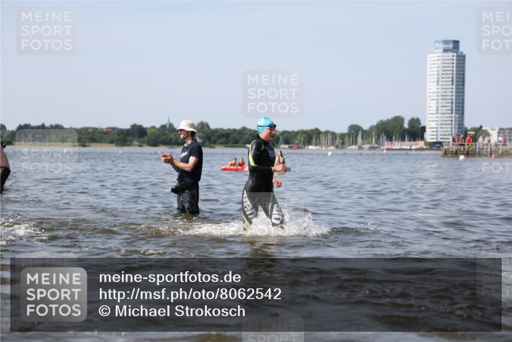 22.06.2025 - Viking Triathlon Michael Strokosch http://msf.ph/oto/8062542 22.06.2025 10:28:50 Schwimmen 15, 258, 301, 368, 384, 414, 443, 628 meine-sportfotos.de