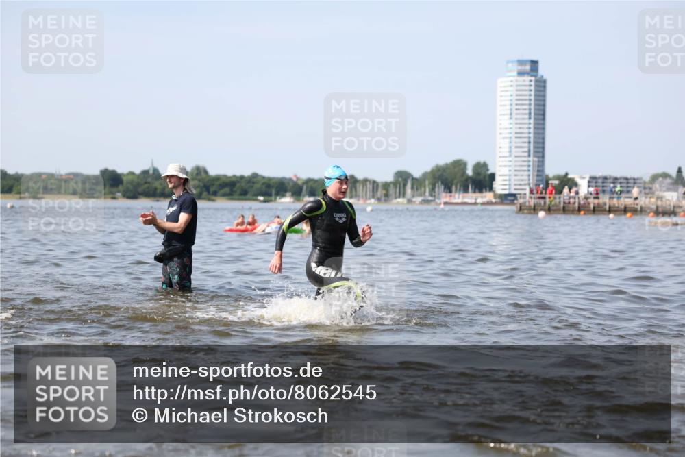 22.06.2025 - Viking Triathlon Michael Strokosch http://msf.ph/oto/8062545 22.06.2025 10:28:51 Schwimmen 15, 258, 301, 368, 384, 414, 443, 628 meine-sportfotos.de