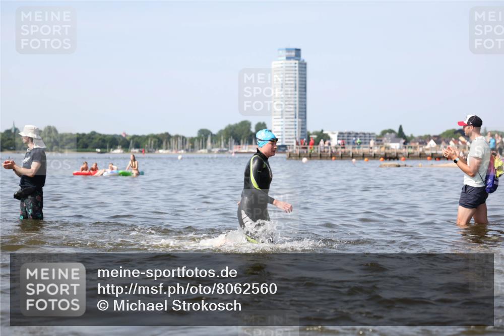 22.06.2025 - Viking Triathlon Michael Strokosch http://msf.ph/oto/8062560 22.06.2025 10:28:51 Schwimmen 15, 258, 301, 368, 384, 414, 443, 628 meine-sportfotos.de