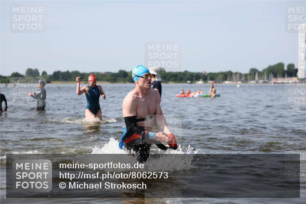 22.06.2025 - Viking Triathlon Michael Strokosch http://msf.ph/oto/8062573 22.06.2025 10:28:53 Schwimmen 12, 15, 152, 258, 301, 368, 384, 414, 443, 604, 628 meine-sportfotos.de