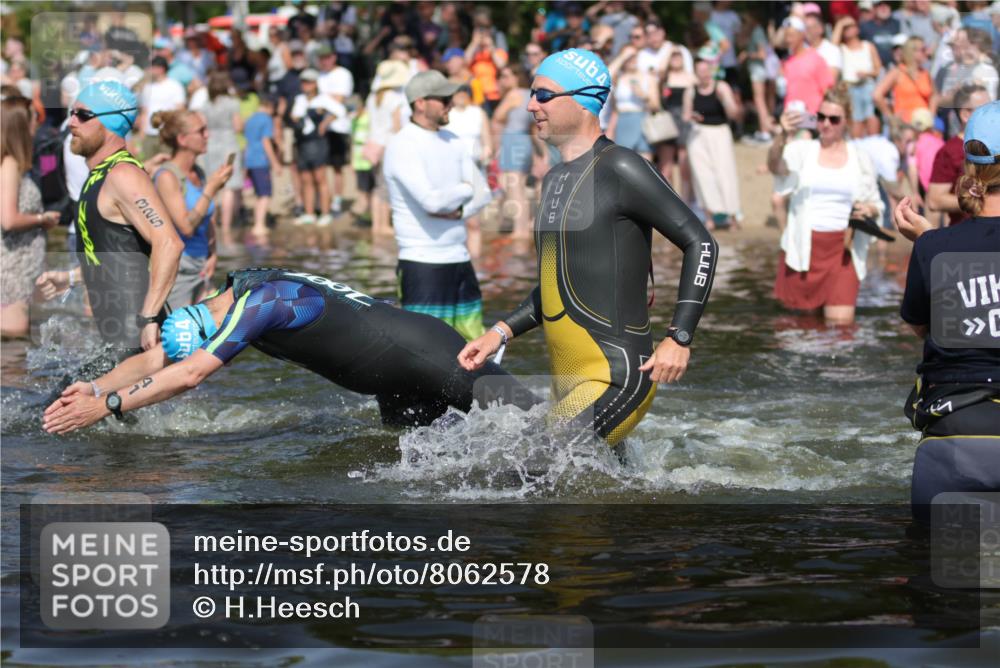 22.06.2025 - Viking Triathlon H.Heesch http://msf.ph/oto/8062578 22.06.2025 10:06:15 Schwimmen 39, 41, 60, 84, 110, 117, 153, 191, 266, 325, 385, 440, 446, 487, 535 meine-sportfotos.de