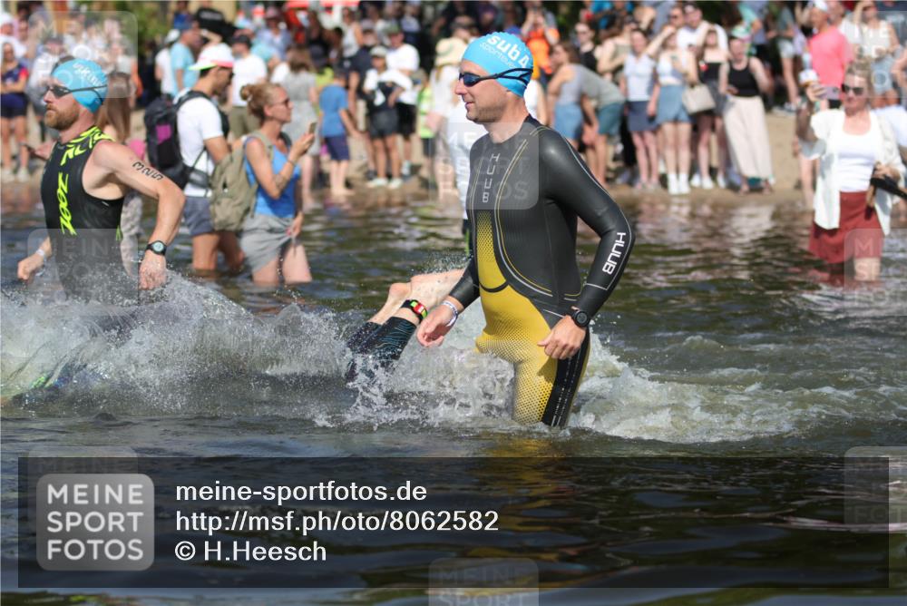 22.06.2025 - Viking Triathlon H.Heesch http://msf.ph/oto/8062582 22.06.2025 10:06:15 Schwimmen 39, 41, 60, 84, 110, 117, 153, 191, 266, 325, 385, 440, 446, 487, 535 meine-sportfotos.de