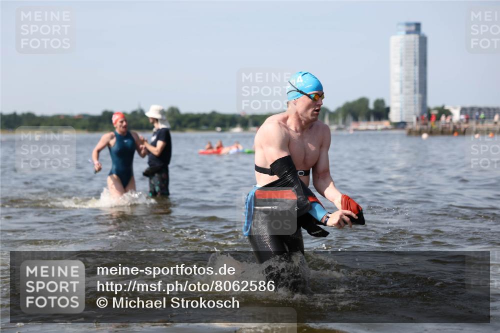 22.06.2025 - Viking Triathlon Michael Strokosch http://msf.ph/oto/8062586 22.06.2025 10:28:54 Schwimmen 12, 15, 152, 301, 310, 368, 384, 414, 443, 604, 628 meine-sportfotos.de