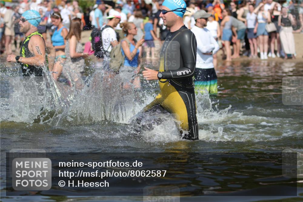 22.06.2025 - Viking Triathlon H.Heesch http://msf.ph/oto/8062587 22.06.2025 10:06:16 Schwimmen 39, 41, 60, 84, 110, 117, 153, 191, 266, 325, 385, 440, 446, 487, 535 meine-sportfotos.de