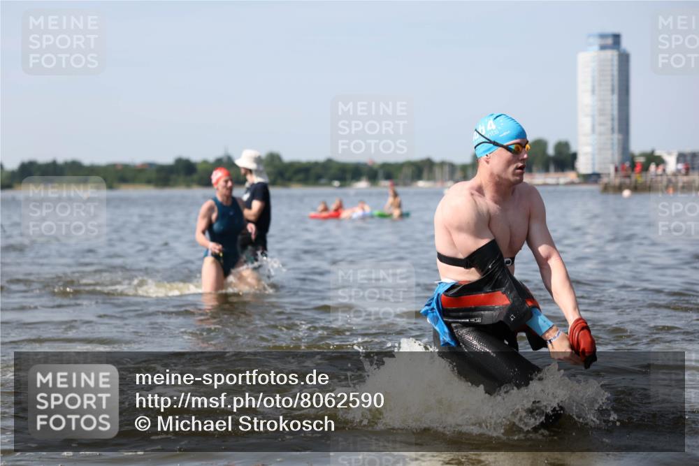22.06.2025 - Viking Triathlon Michael Strokosch http://msf.ph/oto/8062590 22.06.2025 10:28:54 Schwimmen 12, 15, 152, 301, 310, 368, 384, 414, 443, 604, 628 meine-sportfotos.de