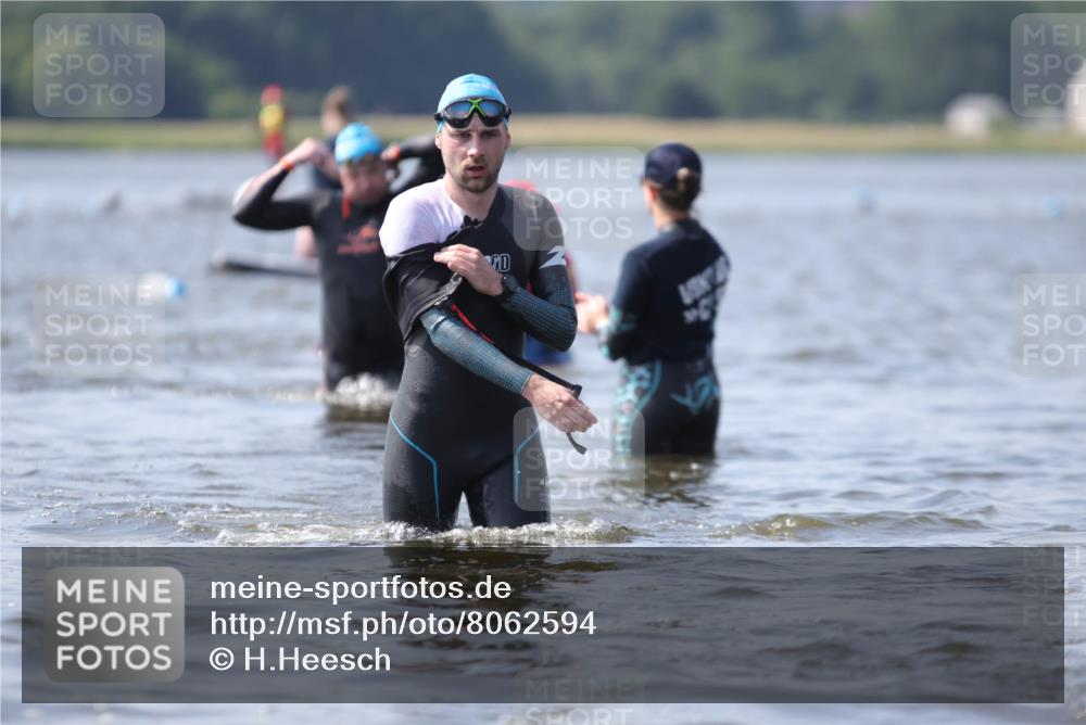 22.06.2025 - Viking Triathlon H.Heesch http://msf.ph/oto/8062594 22.06.2025 10:46:55 Schwimmen 36, 378, 498, 515 meine-sportfotos.de