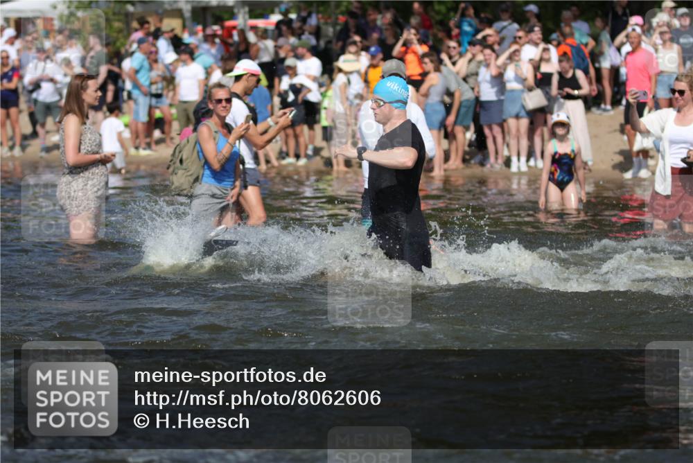 22.06.2025 - Viking Triathlon H.Heesch http://msf.ph/oto/8062606 22.06.2025 10:06:21 Schwimmen 18, 24, 36, 60, 84, 110, 117, 153, 191, 192, 298, 385, 440, 487, 535 meine-sportfotos.de