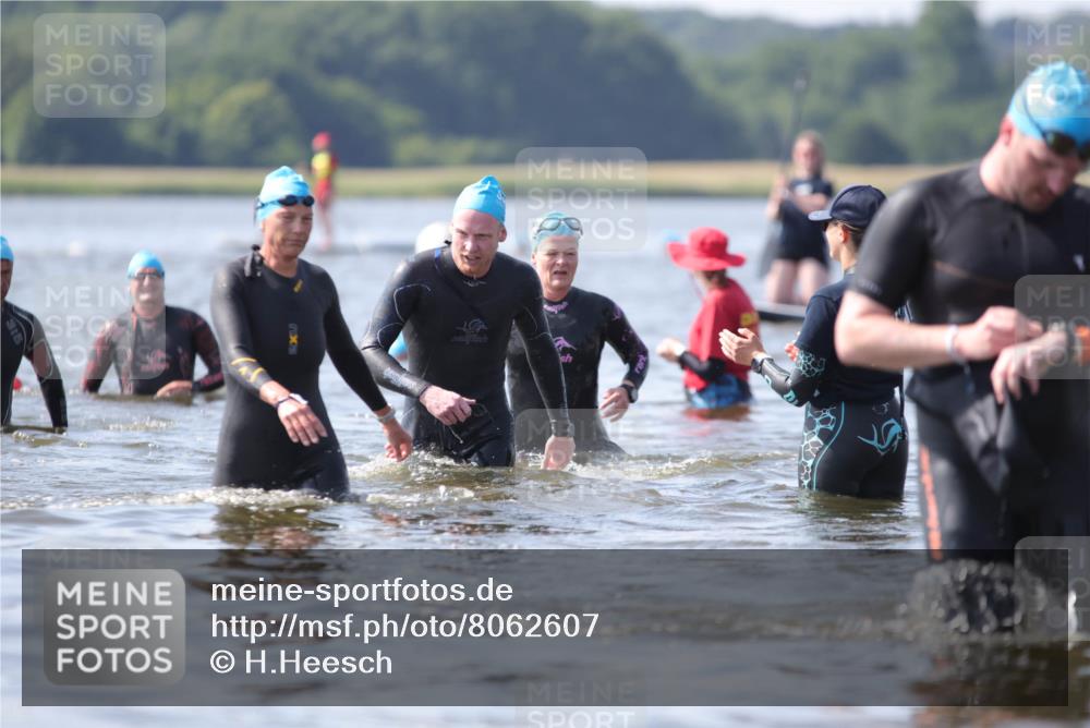 22.06.2025 - Viking Triathlon H.Heesch http://msf.ph/oto/8062607 22.06.2025 10:47:08 Schwimmen 36, 51, 74, 76, 267, 378, 421, 547 meine-sportfotos.de