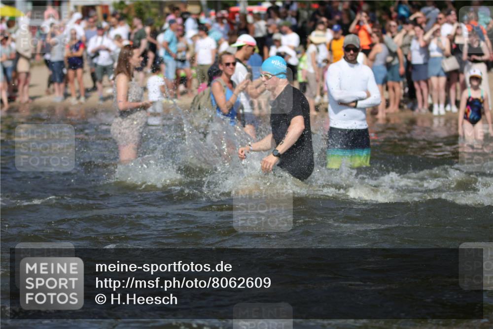 22.06.2025 - Viking Triathlon H.Heesch http://msf.ph/oto/8062609 22.06.2025 10:06:22 Schwimmen 18, 24, 36, 60, 84, 110, 117, 153, 191, 192, 298, 385, 440, 487, 535 meine-sportfotos.de