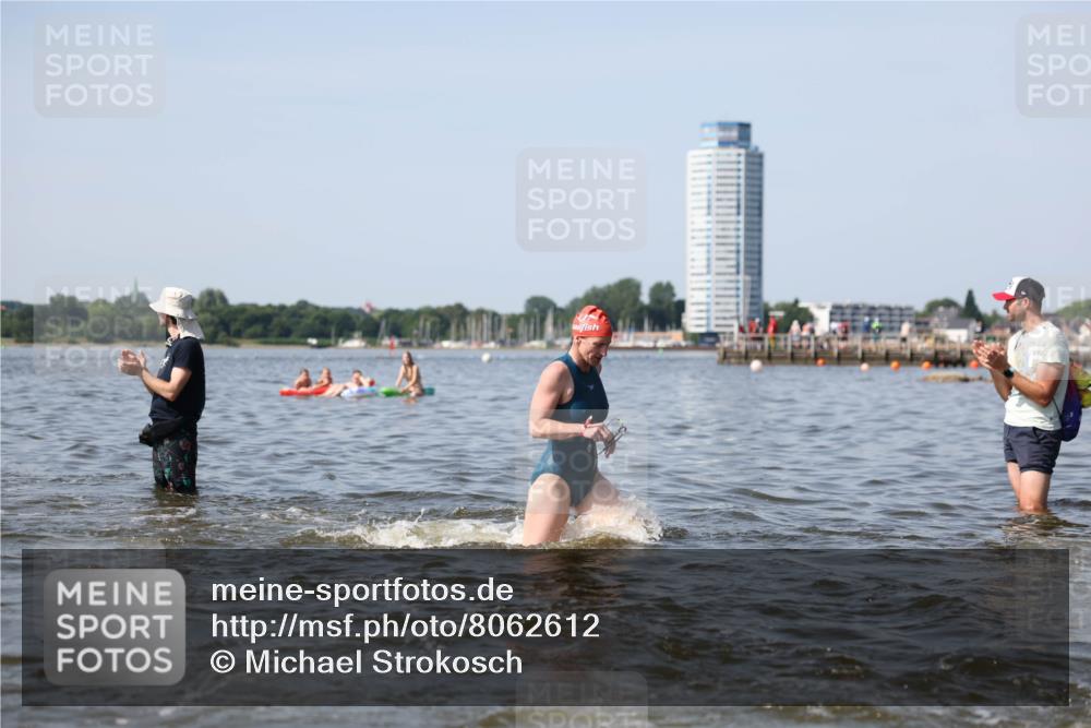 22.06.2025 - Viking Triathlon Michael Strokosch http://msf.ph/oto/8062612 22.06.2025 10:28:56 Schwimmen 12, 15, 152, 200, 301, 310, 368, 384, 414, 443, 604, 628 meine-sportfotos.de