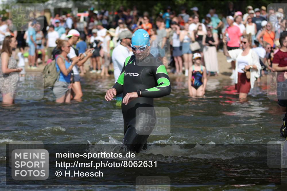 22.06.2025 - Viking Triathlon H.Heesch http://msf.ph/oto/8062631 22.06.2025 10:06:25 Schwimmen 18, 24, 36, 117, 153, 168, 186, 192, 261, 298, 385, 450, 487, 535, 606 meine-sportfotos.de