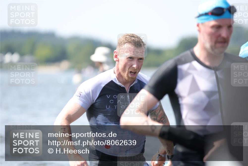 22.06.2025 - Viking Triathlon H.Heesch http://msf.ph/oto/8062639 22.06.2025 10:47:22 Schwimmen 23, 74, 76, 183, 267, 421, 547 meine-sportfotos.de