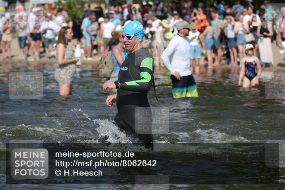 22.06.2025 - Viking Triathlon H.Heesch http://msf.ph/oto/8062642 22.06.2025 10:06:25 Schwimmen 18, 24, 36, 117, 153, 168, 186, 192, 261, 298, 385, 450, 487, 535, 606 meine-sportfotos.de