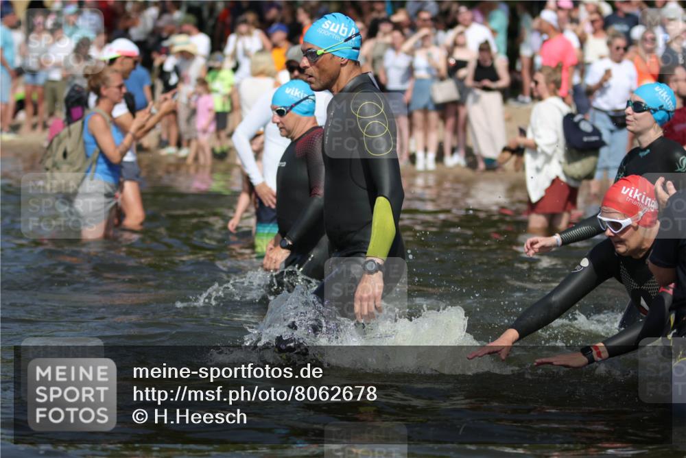 22.06.2025 - Viking Triathlon H.Heesch http://msf.ph/oto/8062678 22.06.2025 10:06:36 Schwimmen 44, 74, 93, 109, 159, 168, 186, 205, 219, 261, 358, 376, 450, 606, 625 meine-sportfotos.de