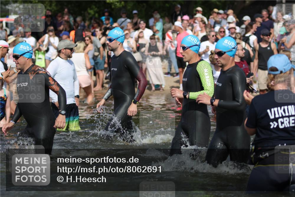 22.06.2025 - Viking Triathlon H.Heesch http://msf.ph/oto/8062691 22.06.2025 10:06:38 Schwimmen 44, 74, 93, 109, 159, 168, 186, 205, 219, 261, 358, 376, 450, 606, 625 meine-sportfotos.de