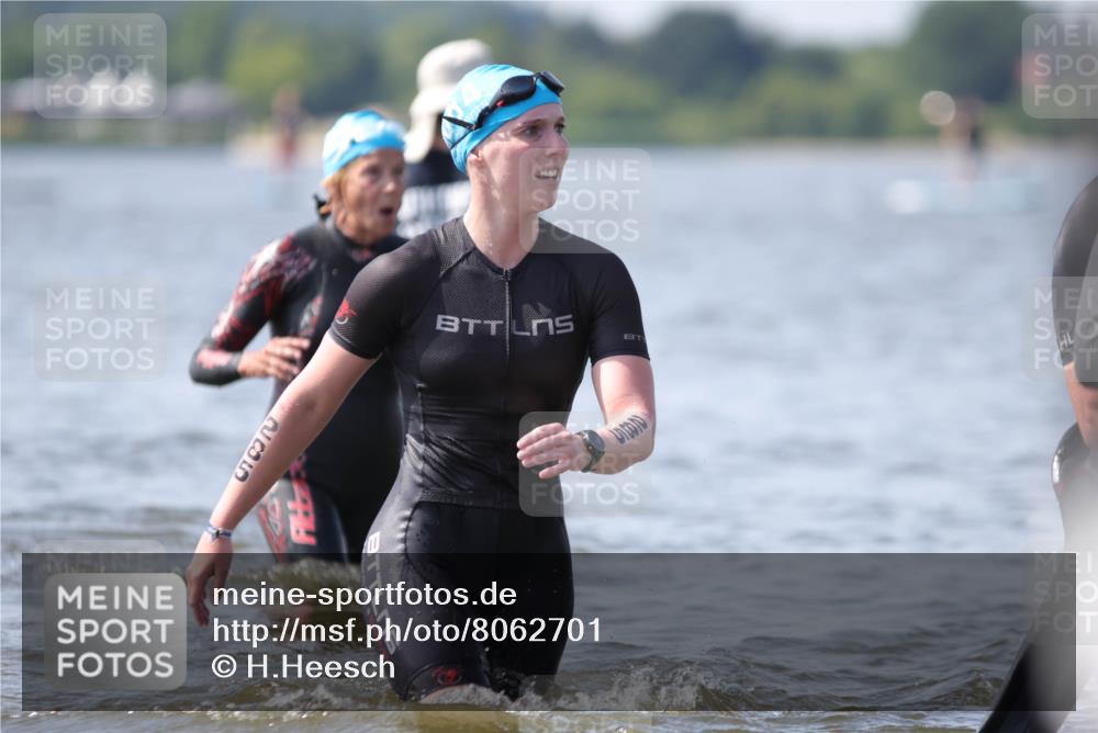 22.06.2025 - Viking Triathlon H.Heesch http://msf.ph/oto/8062701 22.06.2025 10:47:48 Schwimmen 71, 84, 190, 223, 261, 285, 452, 606 meine-sportfotos.de