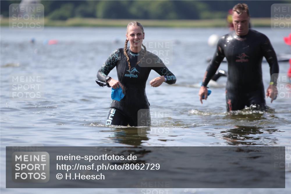 22.06.2025 - Viking Triathlon H.Heesch http://msf.ph/oto/8062729 22.06.2025 10:47:58 Schwimmen 37, 190, 223, 285, 364, 452 meine-sportfotos.de