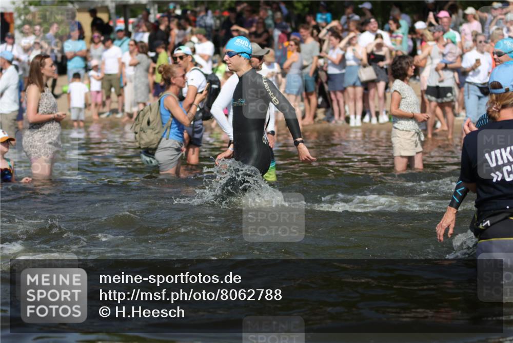 22.06.2025 - Viking Triathlon H.Heesch http://msf.ph/oto/8062788 22.06.2025 10:07:02 Schwimmen 64, 183, 244, 321, 328, 369, 431, 467, 468, 479, 494, 498, 533, 631, 649 meine-sportfotos.de