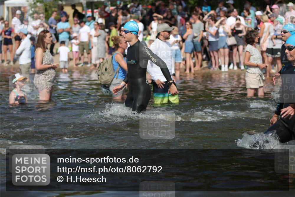 22.06.2025 - Viking Triathlon H.Heesch http://msf.ph/oto/8062792 22.06.2025 10:07:02 Schwimmen 64, 183, 244, 321, 328, 369, 431, 467, 468, 479, 494, 498, 533, 631, 649 meine-sportfotos.de