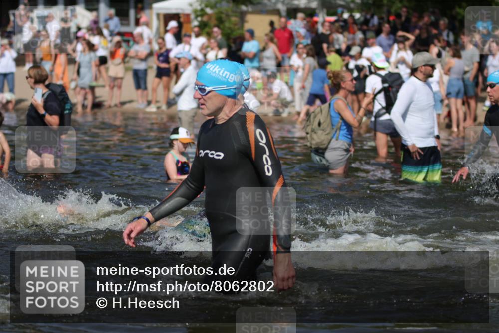 22.06.2025 - Viking Triathlon H.Heesch http://msf.ph/oto/8062802 22.06.2025 10:07:08 Schwimmen 64, 123, 190, 244, 328, 369, 402, 431, 467, 494, 498, 519, 607, 631, 649 meine-sportfotos.de