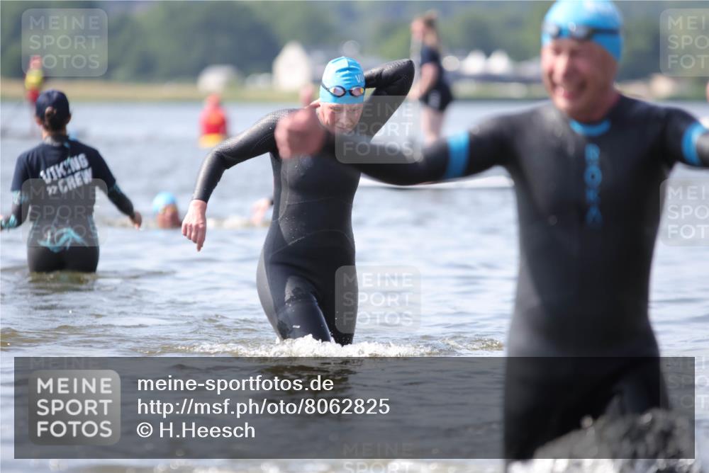 22.06.2025 - Viking Triathlon H.Heesch http://msf.ph/oto/8062825 22.06.2025 10:49:23 Schwimmen 64, 155, 256, 263, 317, 321 meine-sportfotos.de
