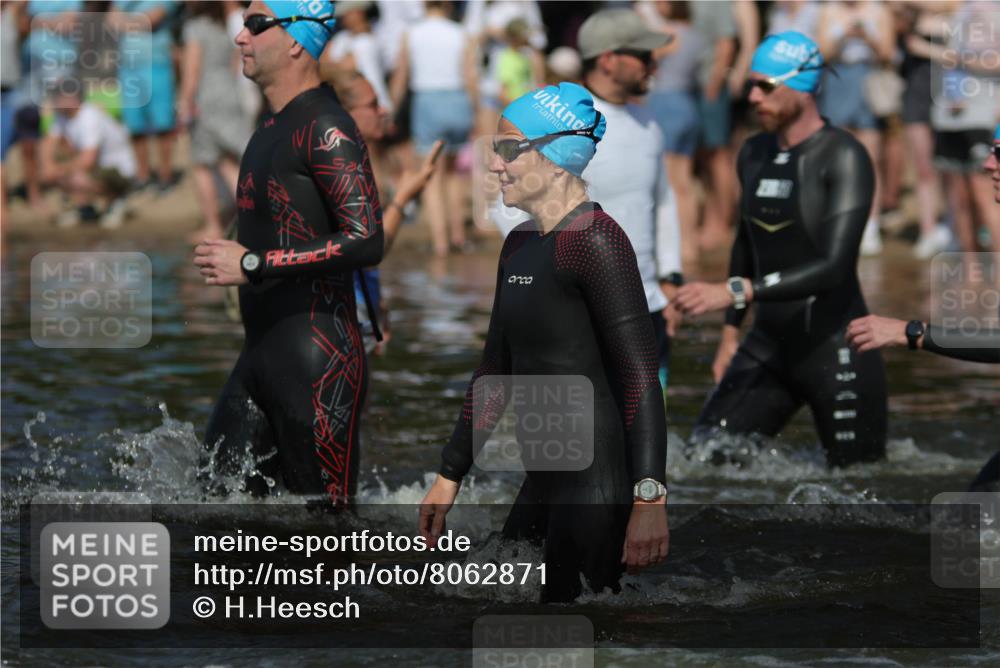 22.06.2025 - Viking Triathlon H.Heesch http://msf.ph/oto/8062871 22.06.2025 10:07:34 Schwimmen 23, 121, 213, 235, 270, 285, 317, 342, 353, 363, 436, 476, 484, 547, 615, 621 meine-sportfotos.de
