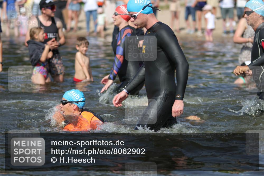 22.06.2025 - Viking Triathlon H.Heesch http://msf.ph/oto/8062902 22.06.2025 10:07:42 Schwimmen 16, 23, 102, 121, 143, 263, 270, 285, 363, 436, 476, 484, 503, 547, 615, 621, 624 meine-sportfotos.de