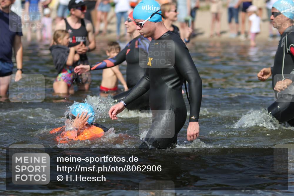 22.06.2025 - Viking Triathlon H.Heesch http://msf.ph/oto/8062906 22.06.2025 10:07:42 Schwimmen 16, 23, 102, 121, 143, 263, 270, 285, 363, 436, 476, 484, 503, 547, 615, 621, 624 meine-sportfotos.de