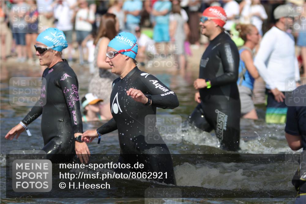 22.06.2025 - Viking Triathlon H.Heesch http://msf.ph/oto/8062921 22.06.2025 10:07:48 Schwimmen 16, 76, 95, 102, 143, 263, 292, 363, 372, 436, 453, 477, 503, 547, 621, 624, 650 meine-sportfotos.de