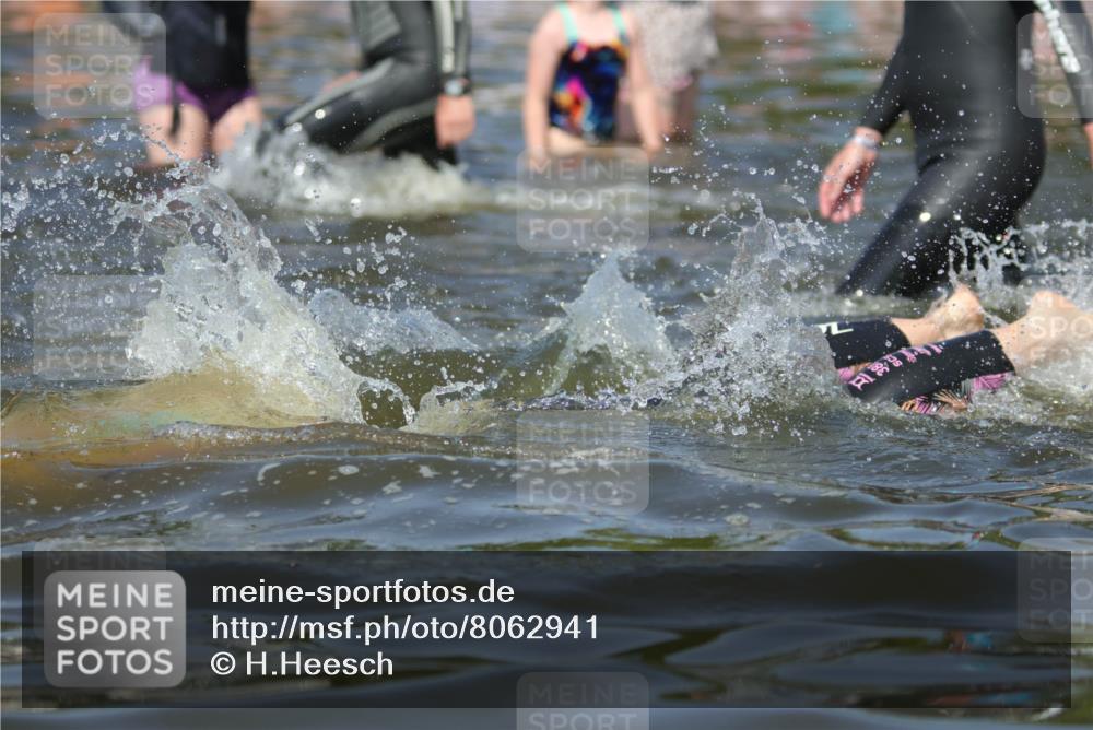 22.06.2025 - Viking Triathlon H.Heesch http://msf.ph/oto/8062941 22.06.2025 10:07:51 Schwimmen 16, 31, 76, 95, 102, 130, 263, 292, 372, 453, 477, 503, 624, 650 meine-sportfotos.de
