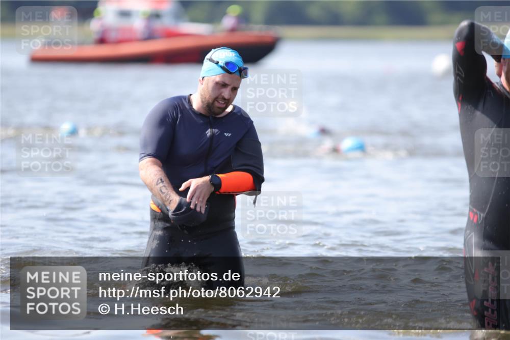 22.06.2025 - Viking Triathlon H.Heesch http://msf.ph/oto/8062942 22.06.2025 10:50:32 Schwimmen 24, 48, 202, 402, 418, 463, 533 meine-sportfotos.de