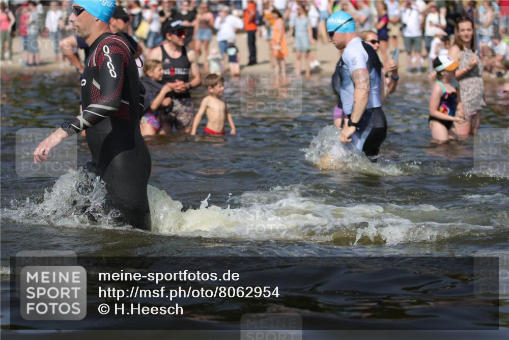 22.06.2025 - Viking Triathlon H.Heesch http://msf.ph/oto/8062954 22.06.2025 10:07:54 Schwimmen 31, 76, 95, 130, 292, 308, 372, 412, 452, 453, 477, 523, 647, 650 meine-sportfotos.de