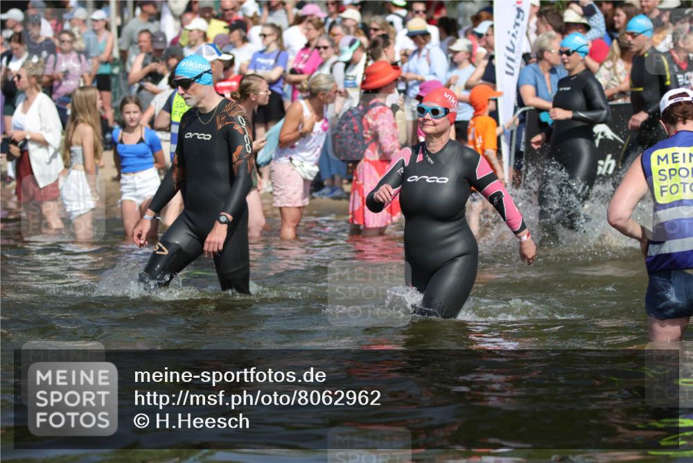 22.06.2025 - Viking Triathlon H.Heesch http://msf.ph/oto/8062962 22.06.2025 10:07:59 Schwimmen 31, 130, 292, 308, 412, 452, 523, 647, 650 meine-sportfotos.de