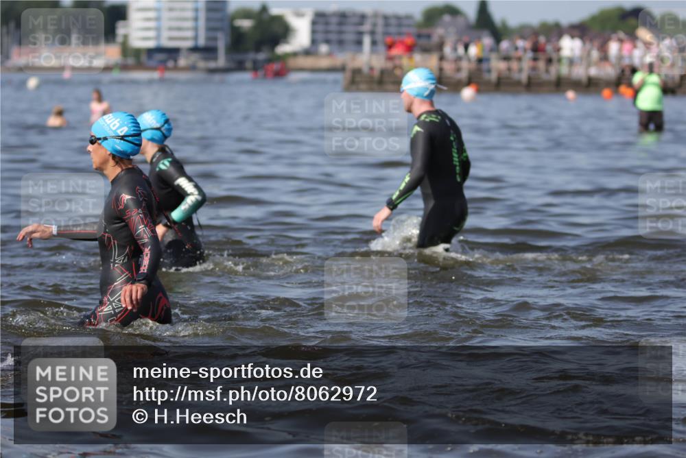 22.06.2025 - Viking Triathlon H.Heesch http://msf.ph/oto/8062972 22.06.2025 10:08:06 Schwimmen 51, 106, 116, 206, 268, 308, 378, 412, 422, 452, 466, 480, 523, 543, 647 meine-sportfotos.de