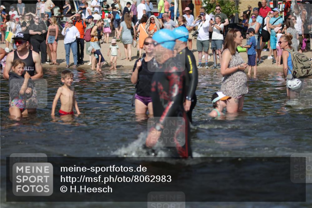 22.06.2025 - Viking Triathlon H.Heesch http://msf.ph/oto/8062983 22.06.2025 10:08:08 Schwimmen 51, 106, 116, 206, 268, 308, 378, 403, 410, 412, 422, 452, 466, 480, 523, 543, 647 meine-sportfotos.de